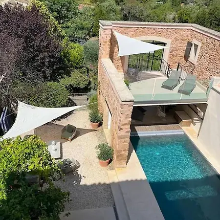 Family With Pool In Feriehus